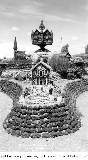 Rock_garden_sculptures_in_Rasmus_Petersens_Rock_Garden_located_near_Redmond_Oregon_ca_19401950