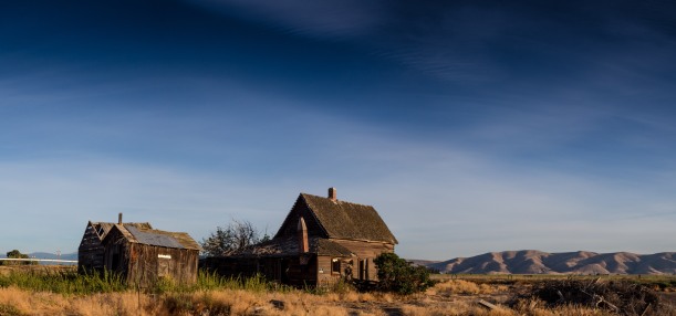 Old homestead on Hwy 197 outside The Dalles Oregon